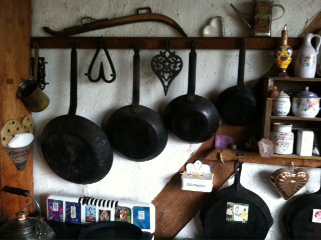 Cast iron hanging in graduated sizes